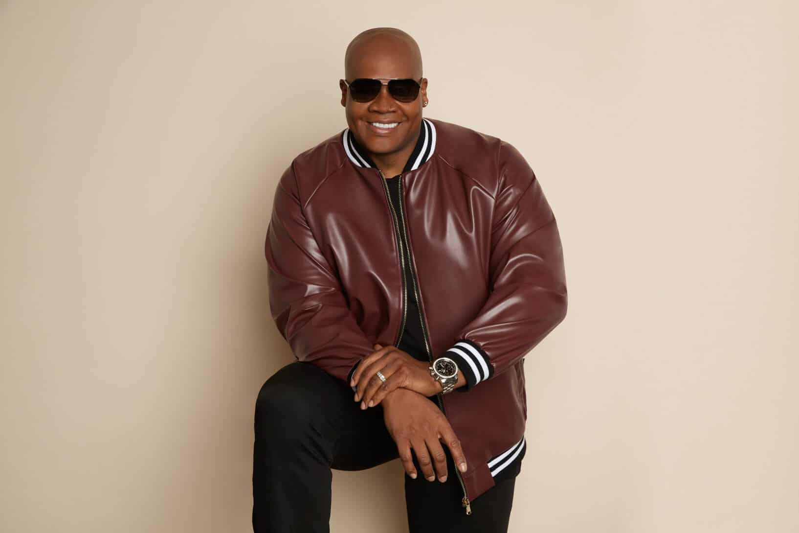 BASEBALL LEGEND FRANK THOMAS JOINS FORCES WITH BIG & TALL CLOTHING